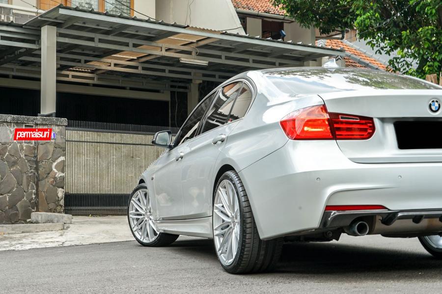 Детали экстерьера BMW 320i Sedan on Vossen Wheels (VFS4) 2017 года  (фото 8 из 12)